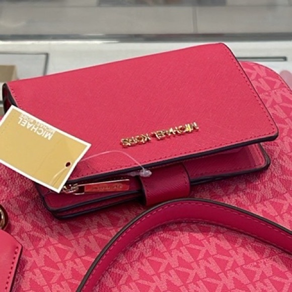 MICHAEL KORS
Medium Crossgrain Leather Wallet
Electric Pink
NWT - Picture 16 of 16